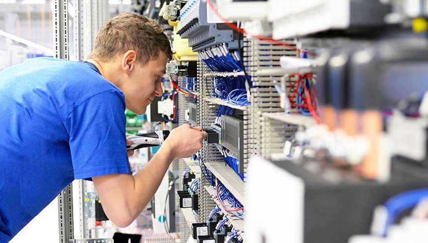 Experte für Schaltschränke und Schaltanlagenbau